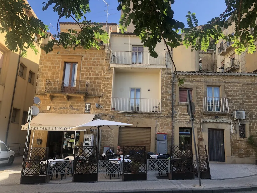 Linda Baxová_Eurobar_Calascibetta_review