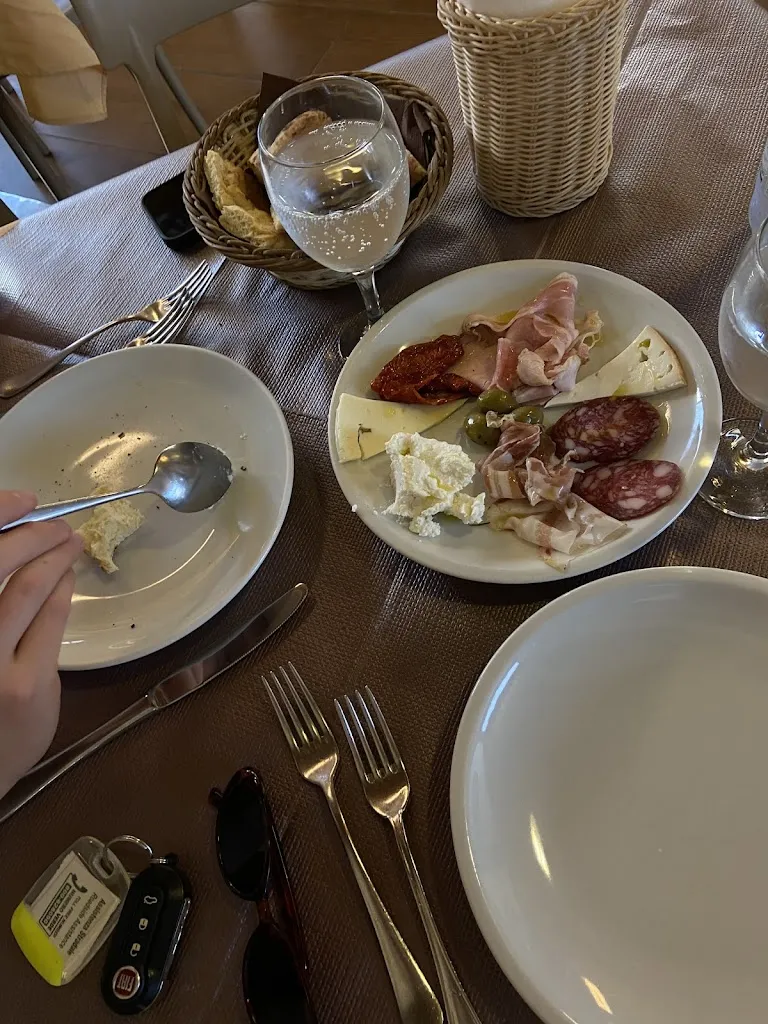 Lucie M_Trattoria Ristorante Pizzeria Peppe e Nino_Buseto Palizzolo_review