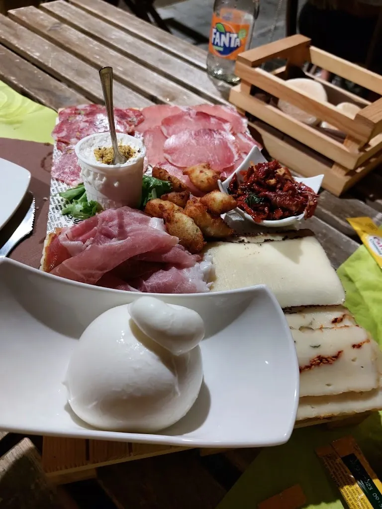 Alyssa Lanssiers_La Tigella_Brucoli_review