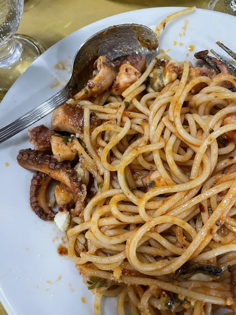 Abigail Moore_Il Chiosco Di Savaglia_Brucoli_review