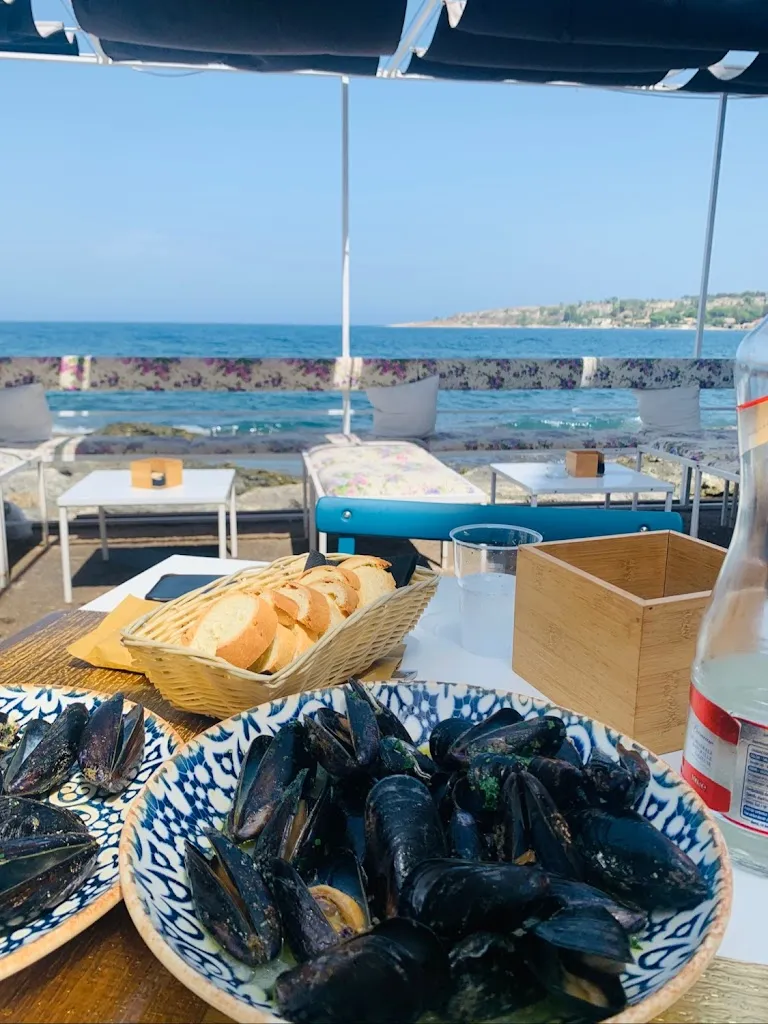 Beáta Fekiačová_Sud Cafè_Brucoli_review