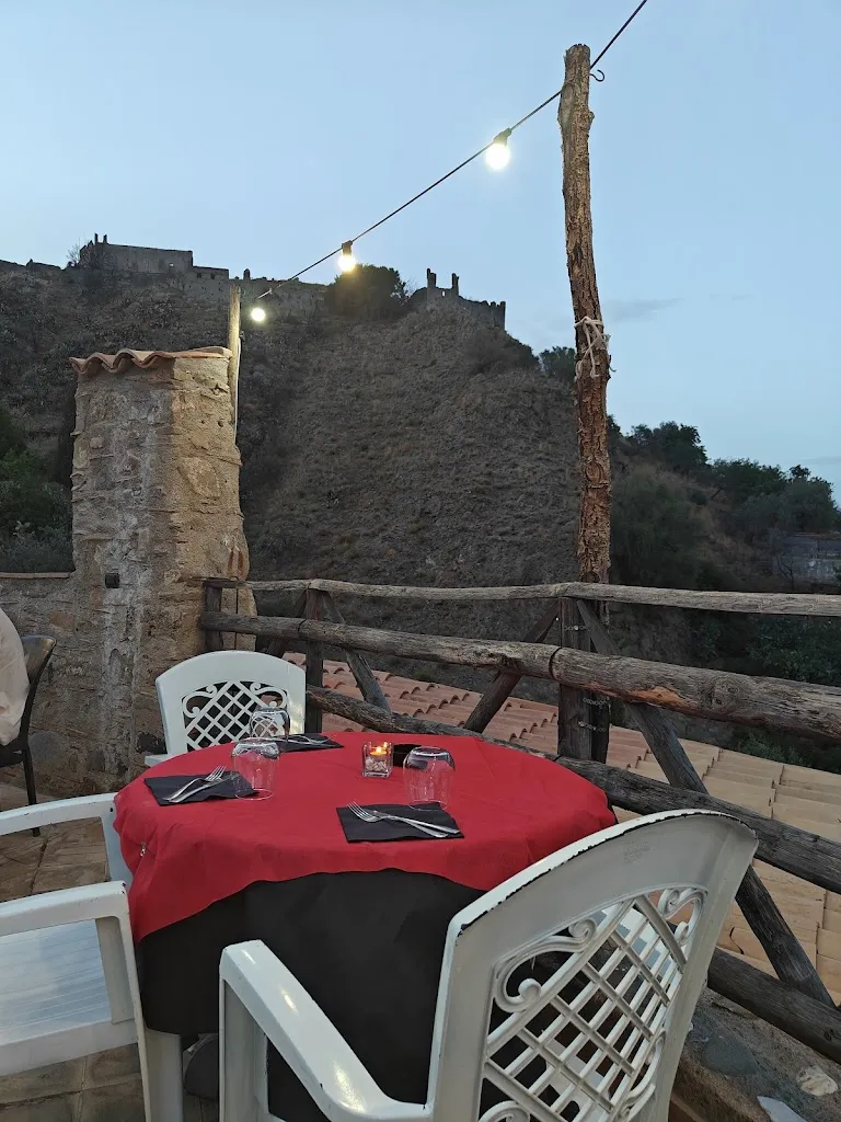 M. R_Borgo del Saraceno_Calatabiano_review