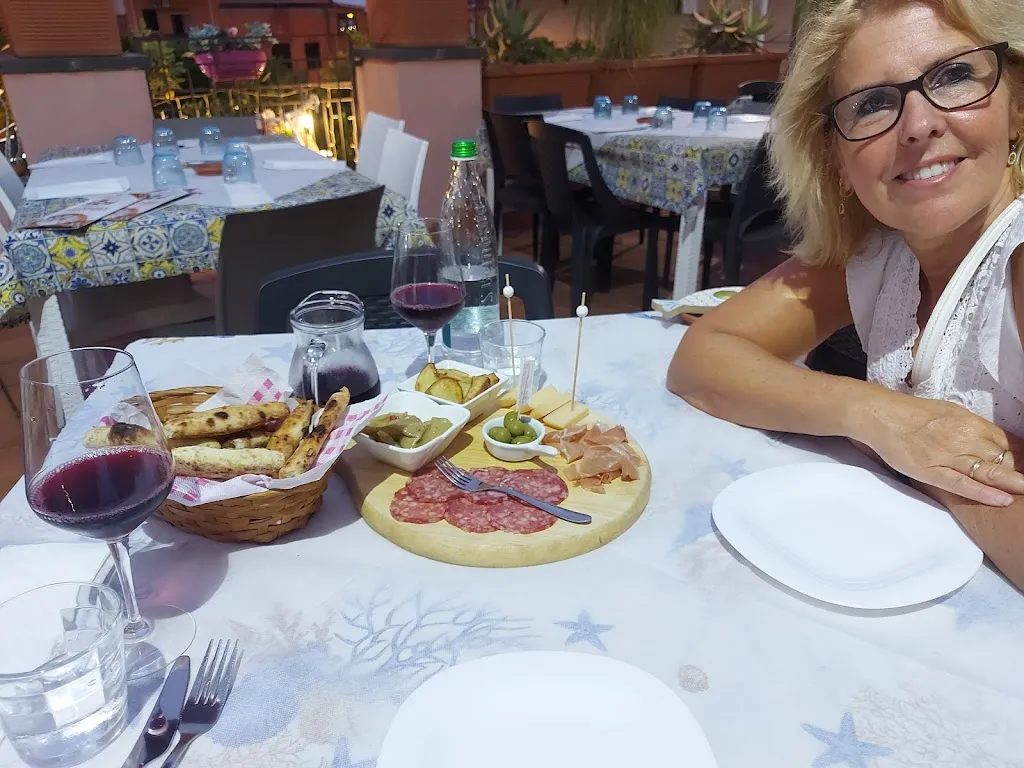 John Van Der Mijle_Duina Maria - Hamburgeria/Pizzeria_Calatabiano_review