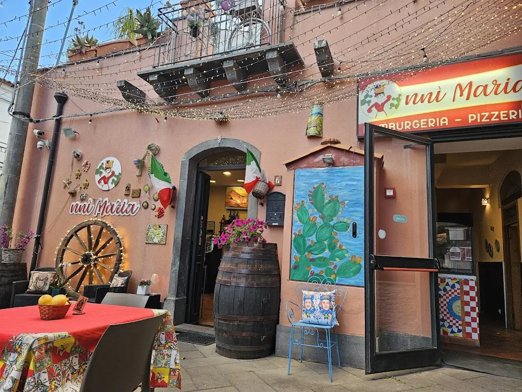 Duina Maria - Hamburgeria/Pizzeria restaurant in Calatabiano