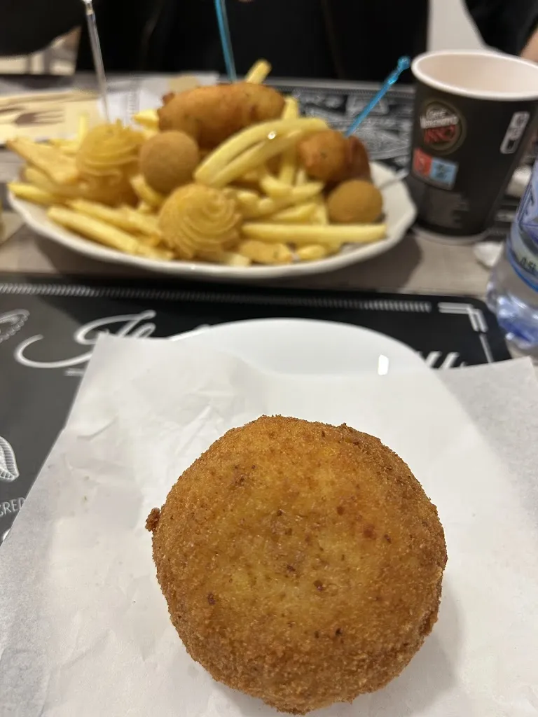 Christina Gruppuso_Cafè platz_Calatafimi_review