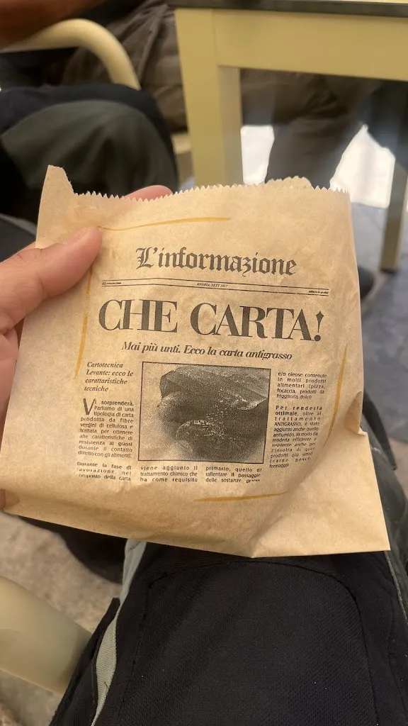 Przemysław Godłów_Cafè platz_Calatafimi_review