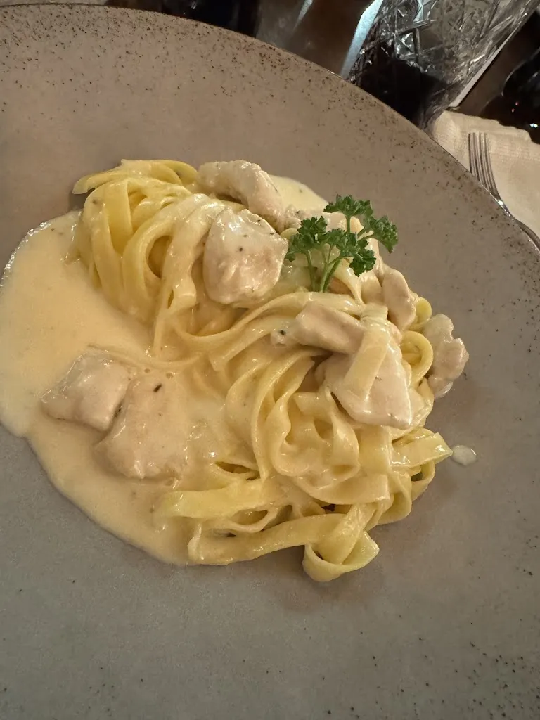 Shriyash Dandagawhal_Medel Ristorante Pizzeria_Lamie di Olimpie-Selva_review