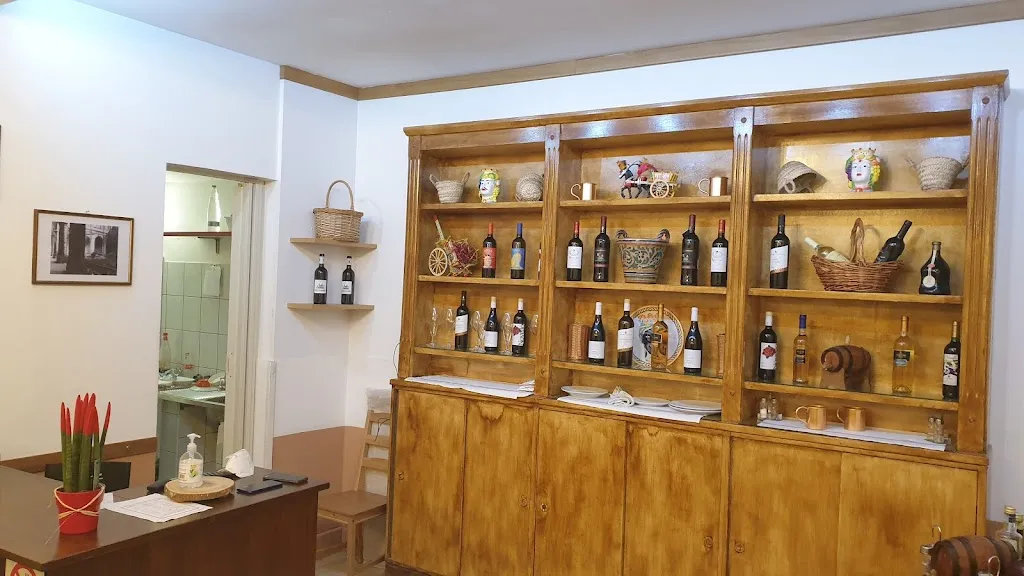 Trattoria Tipica - La Comarca restaurant in Camastra