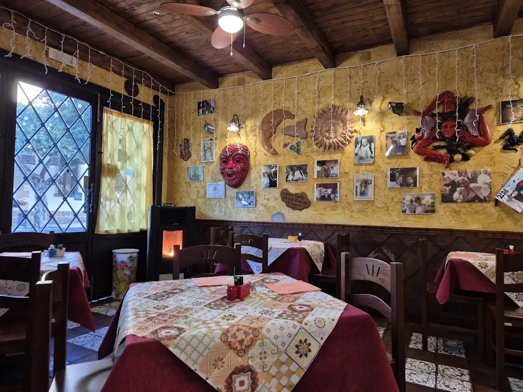 Ristorante Tri Quarti e na Gazzusa restaurant in Camastra