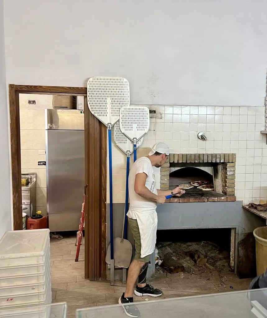 L L_Pizzeria Milanese_Camastra_review