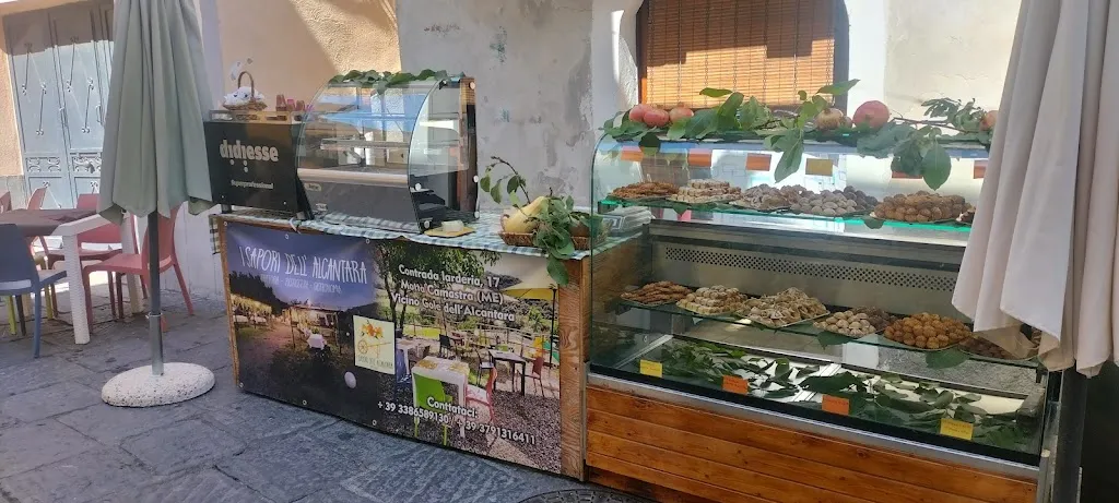 I sapori dell' Alcantara ex trattoria del corso restaurant in Camastra