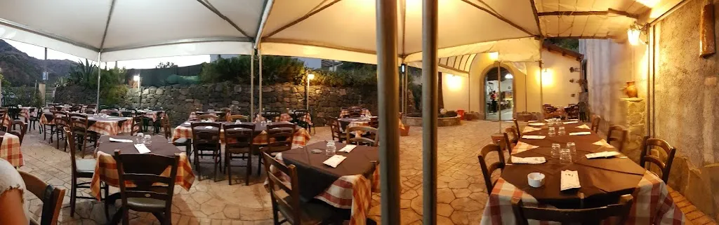 I due compari restaurant in Camastra