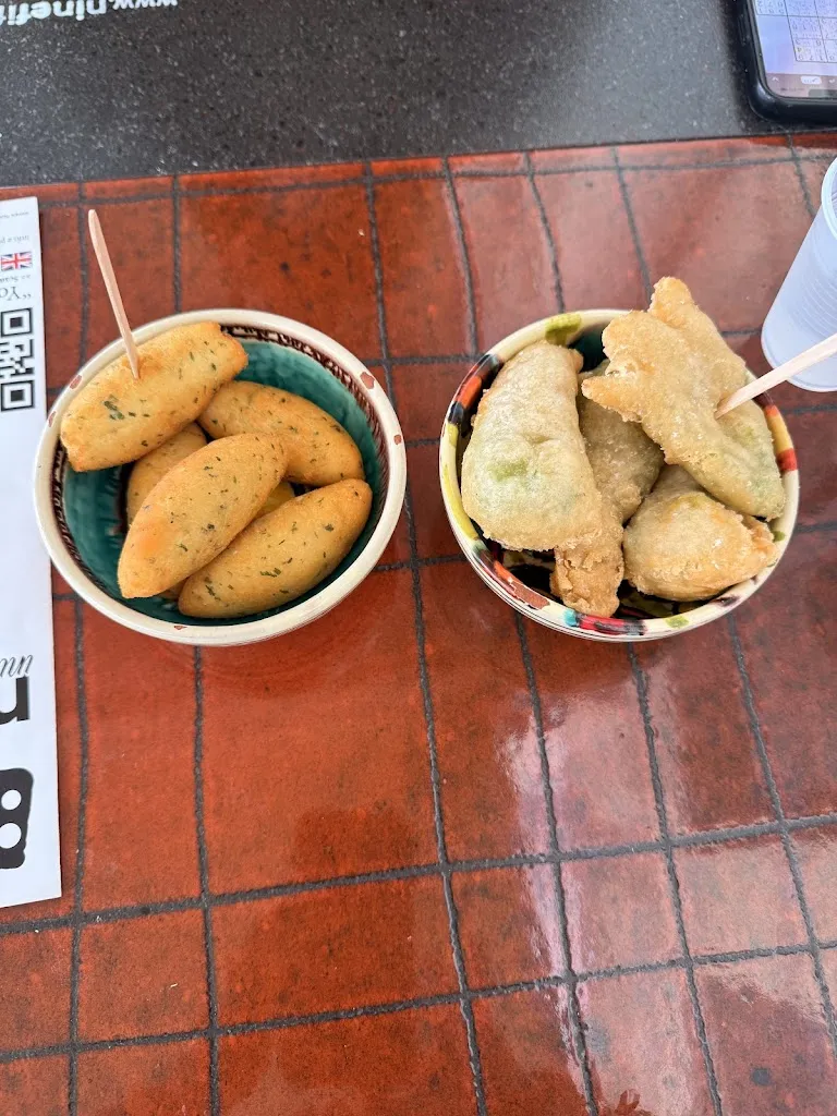 Almond Ghost_Pinsé sicilian street food_Caltagirone_review