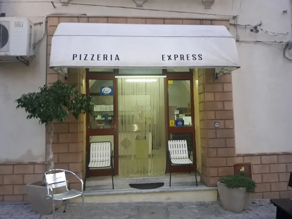 LaStuzzichella pizzeria restaurant in Campobello di Mazara