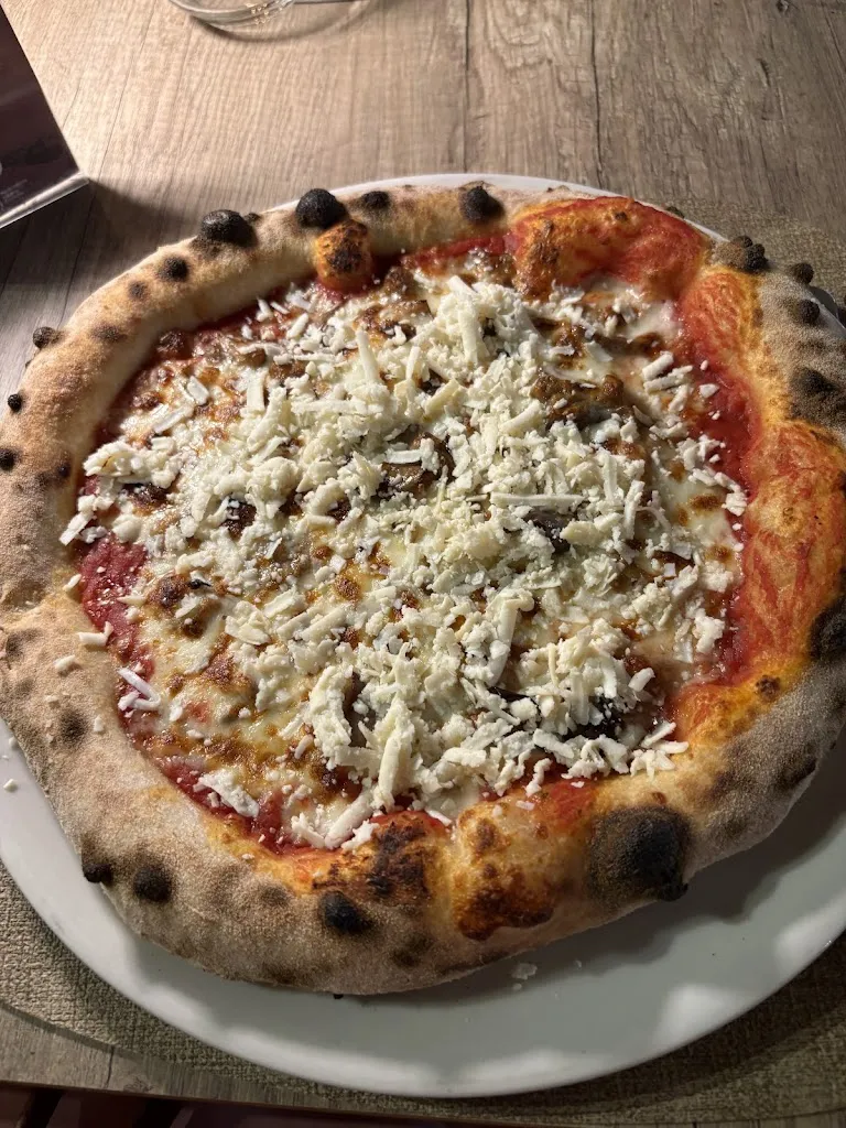 Julia_Essenza - Pizza&Bistrot_Campofelice di Roccella_review
