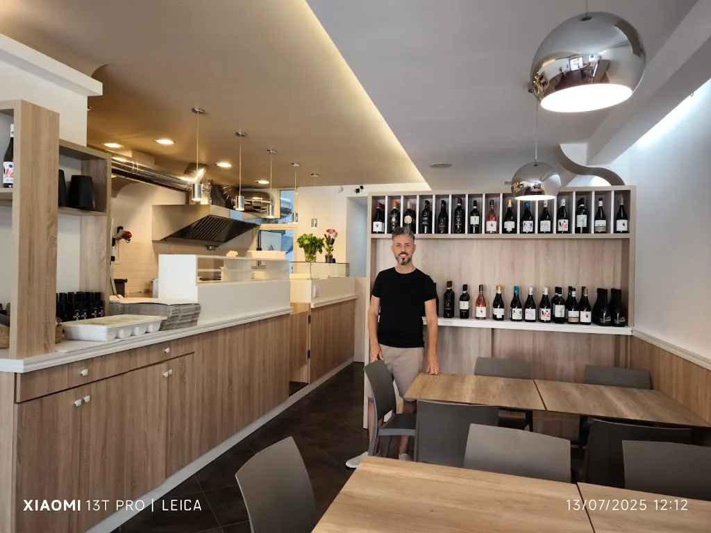 Essenza - Pizza&Bistrot restaurant in Campofelice di Roccella