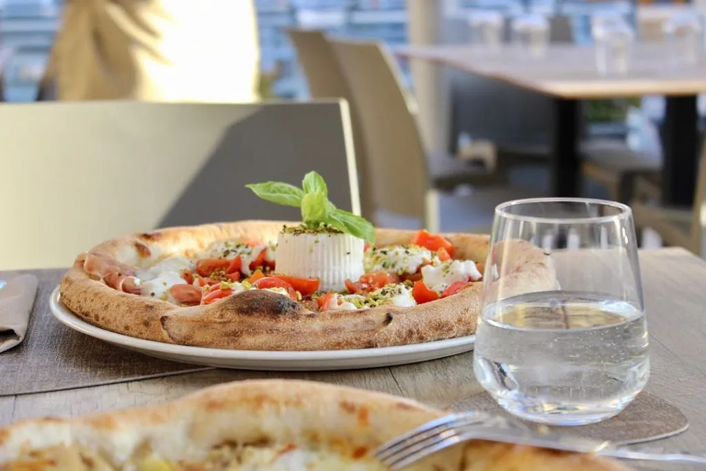 Essenza - Pizza&Bistrot_Campofelice di Roccella_slider_image_2