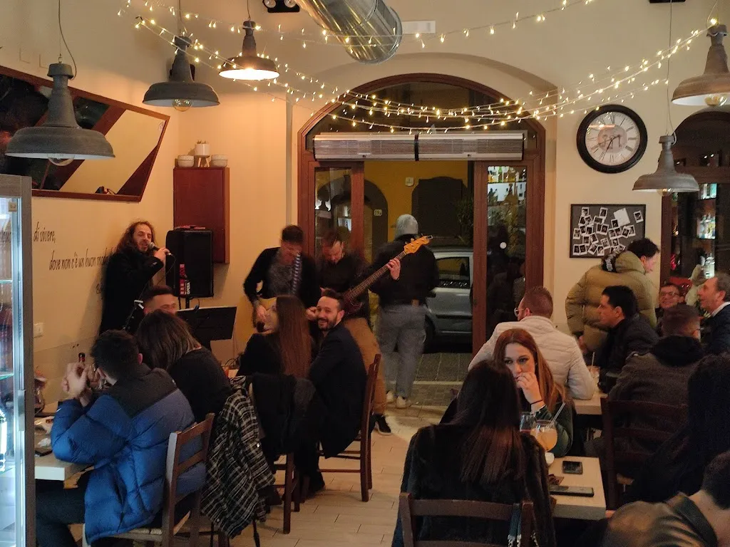 Enjoy Ristopub restaurant in Campofelice di Roccella