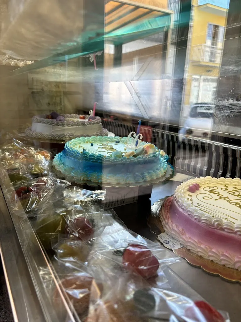 Bar La Rosa di Reali Giuseppe restaurant in Canicattini Bagni