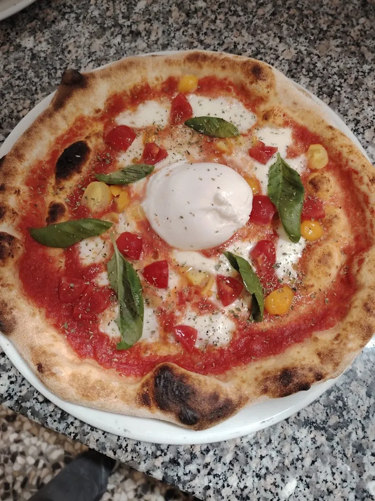 Pizza Time Di Vittorio Falcone_Latiano_slider_image_3