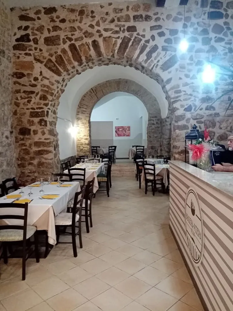 Antica Trattoria & Pizzeria da Orazio restaurant in Caltanissetta