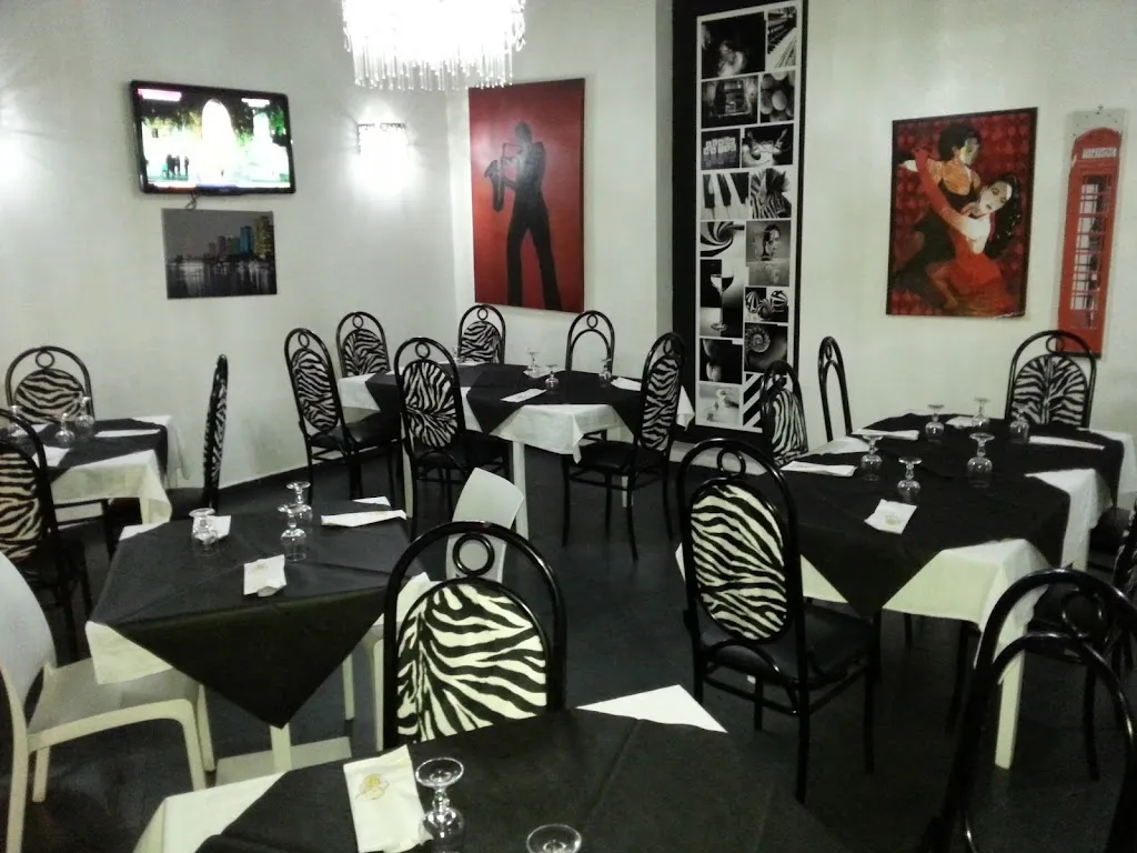 Black and white restaurant in Caltanissetta