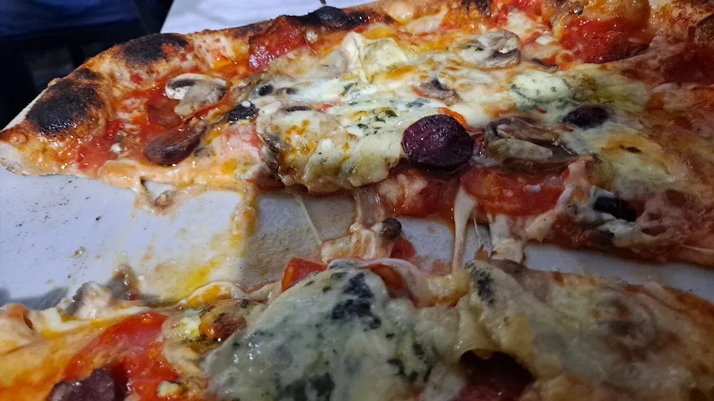 Serena Burcheri_Milano Ristopub Pizzeria_Caltanissetta_review