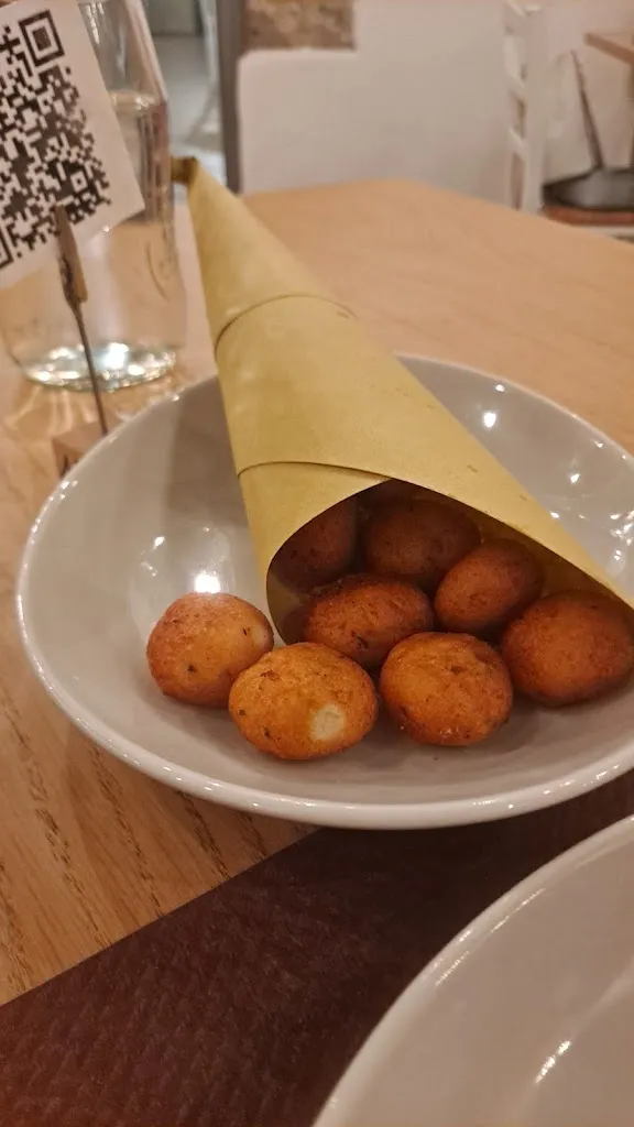 Serena Burcheri_13 Undici_Caltanissetta_review