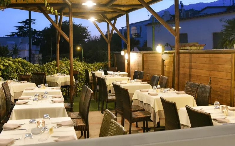 Lo Sfizio restaurant in Capri Leone