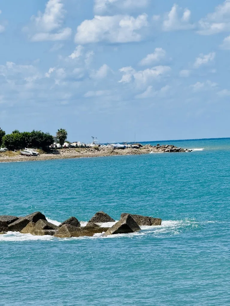 Victor S. Yu_Bluemare_Caronia_recensione