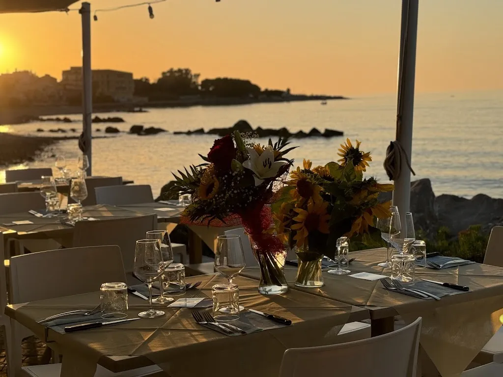 Bluemare restaurant in Caronia