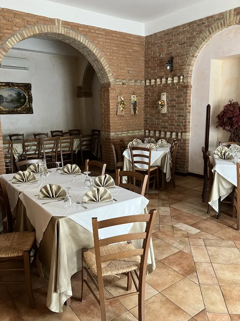 Le Arcate restaurant in Caronia
