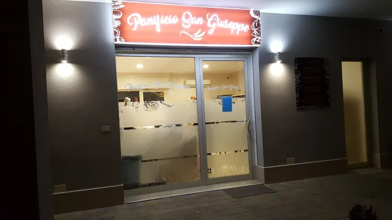 Panificio San Giuseppe-Focaccia-Taralli-Frise-Biscotti-Buffet per Cerimonie restaurant in Latiano