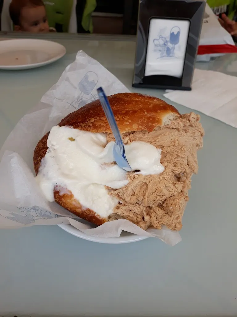 Mari Fa_Bar Bar_Caronia_review