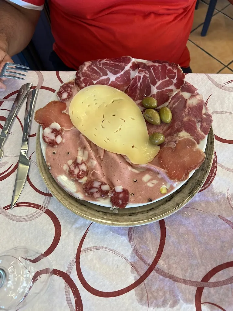 May Micallef_RUSTI E MANCIA Ferraro Carni e Salumi Dal 1865_Casalvecchio Siculo_review