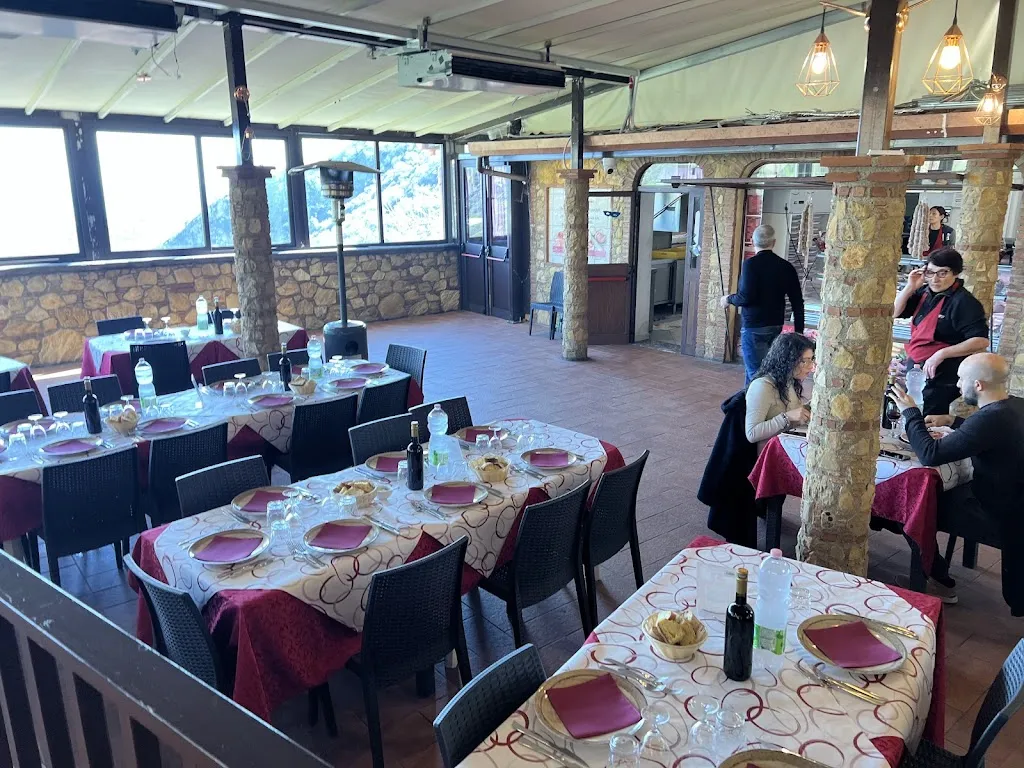 RUSTI E MANCIA Ferraro Carni e Salumi Dal 1865_Casalvecchio Siculo_slider_image_1