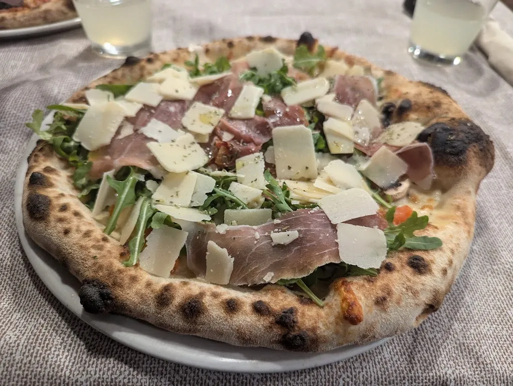 Sahar Rajaya_Pizzeria *Paper old Moon* since 1984_Cassibile_review