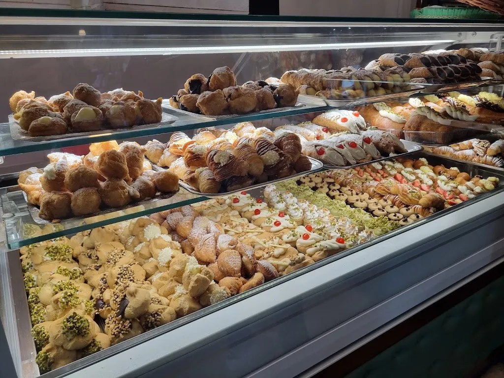 Banu Aysolmaz_Bar Valentino_Cassibile_review