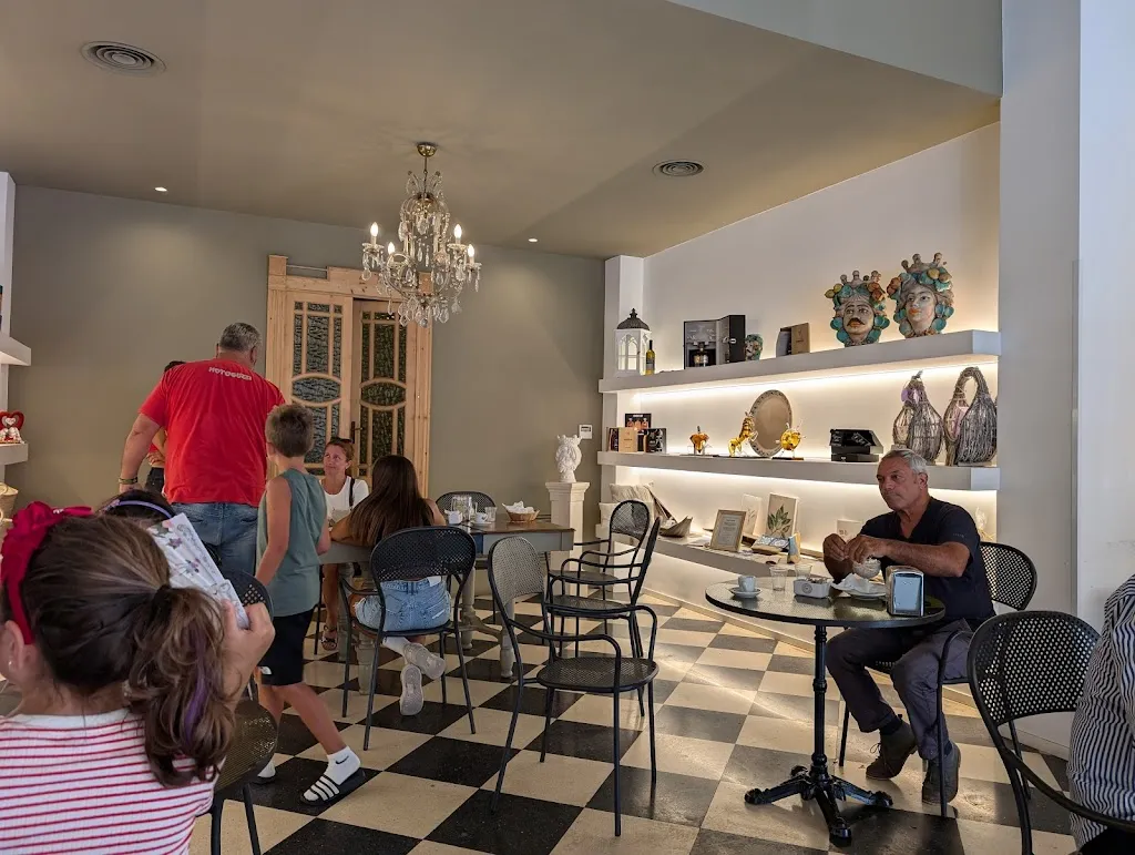 Alexander Strieder_Bar Valentino_Cassibile_review