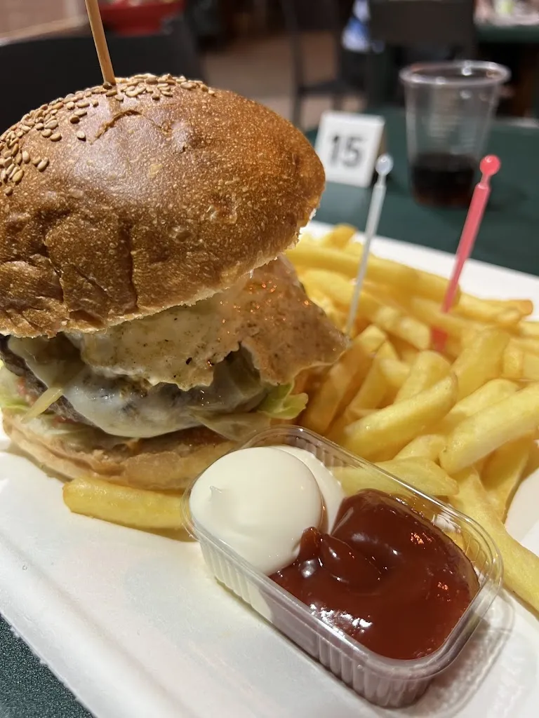 Adam Calderas_Fil Burger_Cassibile_review