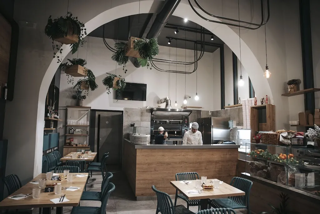 Capotavola Pizzeria restaurant in Canicattì