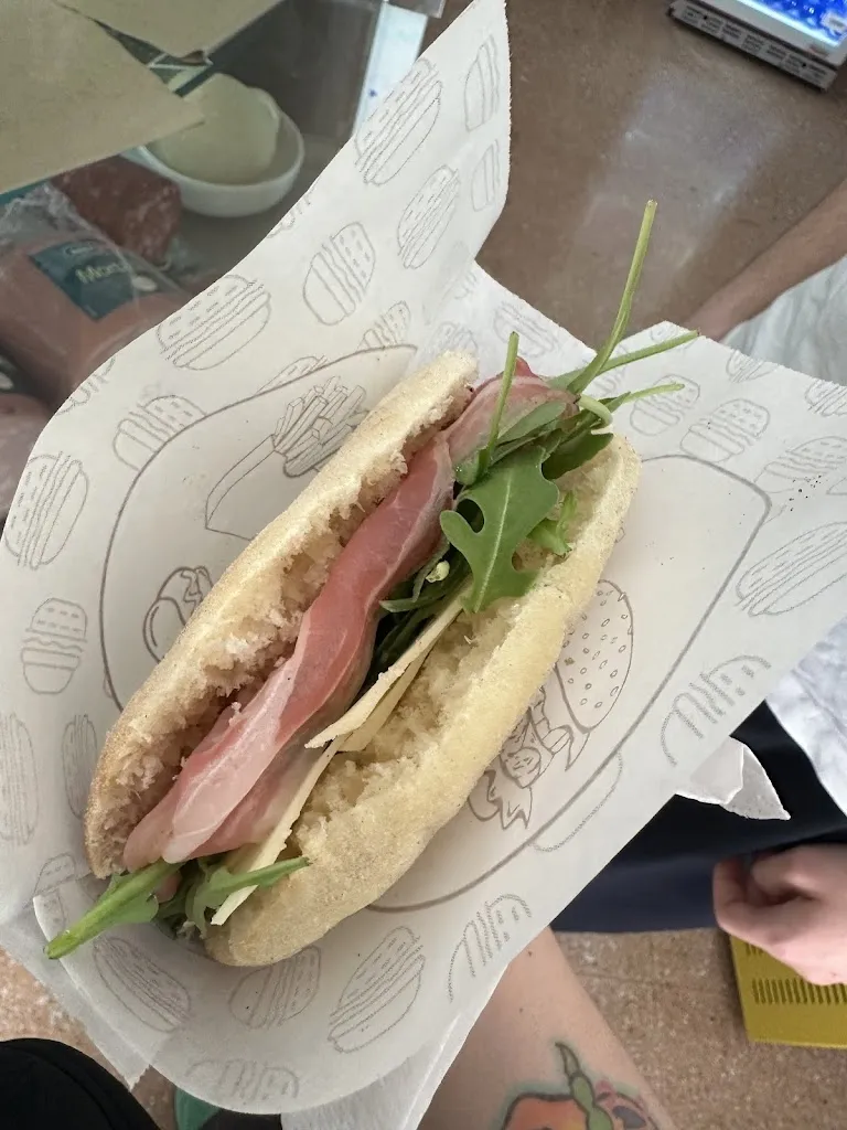 Melisa Şerifaki_L'angolino di Via Matteotti_Lecce_review