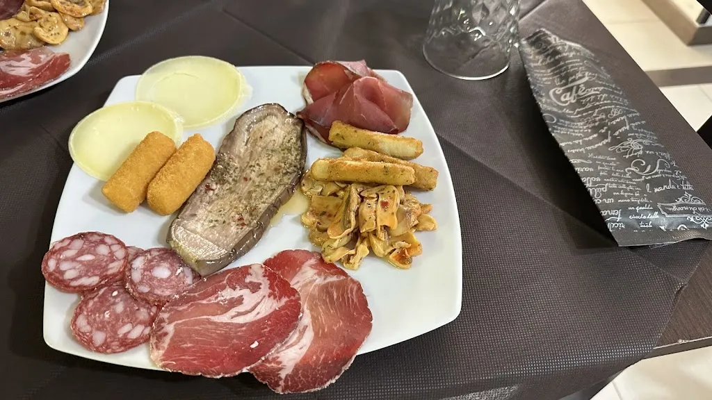 Macelleria e Gastronomia Di Francesca restaurant in Castel di Lucio