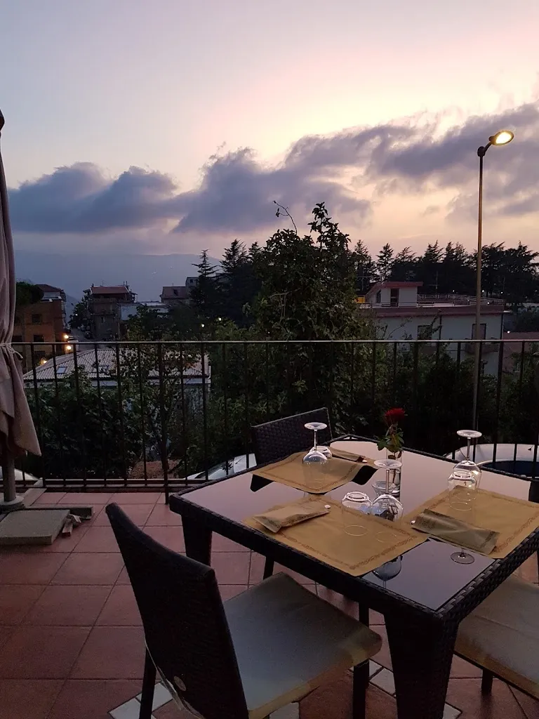 Rosso di Sera restaurant in Castell'Umberto