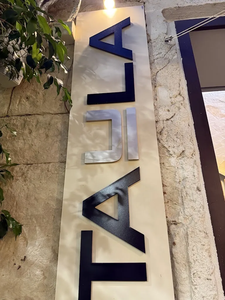 Manea Alfalasi_TAULA_Lecce_recensione