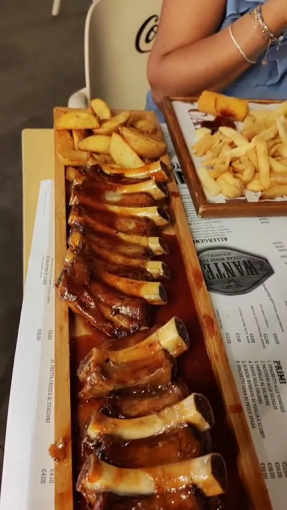 Alba M._Wanted Pub_Capo d'Orlando_review