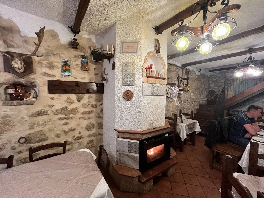 Iza Popescu_Ristorante Borgo Dell'Eremo_Castellana Sicula_recensione