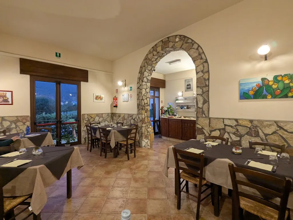 Trattoria Pizzeria Zammu'_Castelluzzo_slider_image_1