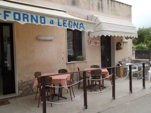 Pizzeria Number One restaurant in Castelluzzo