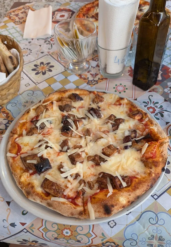 Pizzeria Number One_Castelluzzo_slider_image_3